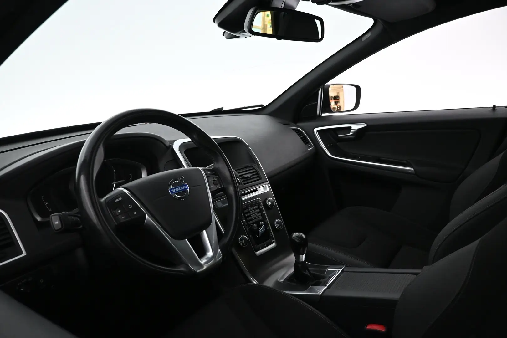 Car Image - 19z1A3QgTfYRVEhPiz8c1M