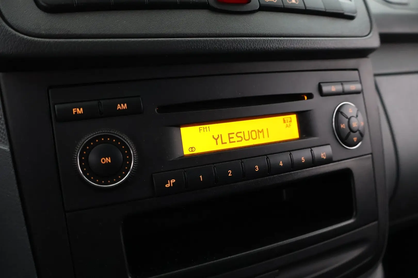 Car Image - 44jinDAnUq29G13WihxVD8