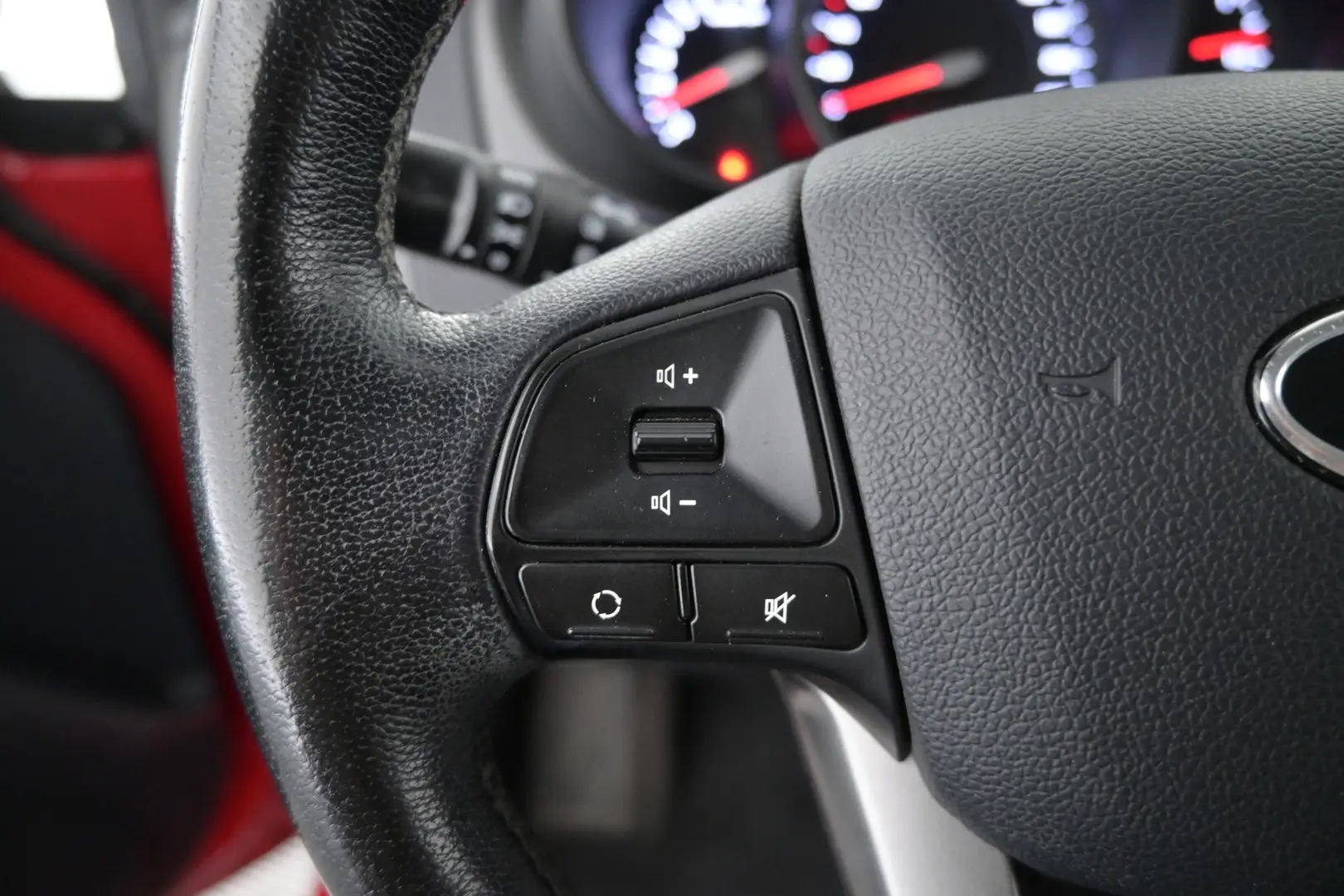 Car Image - 35g0GMF6aOTTnB8GZJlOus