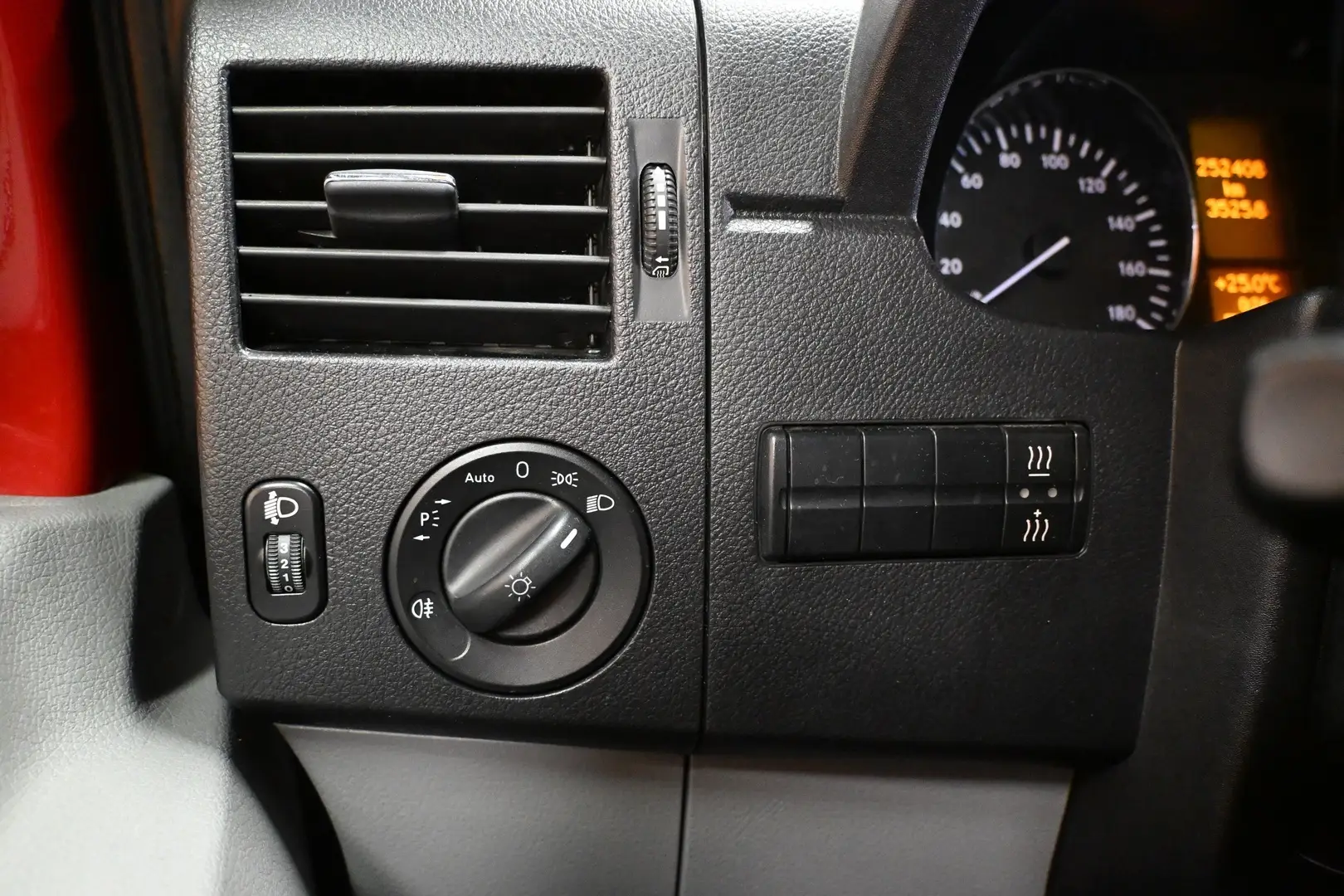 Car Image - 2sWZyuiuEbe9jewjcEL8ZT