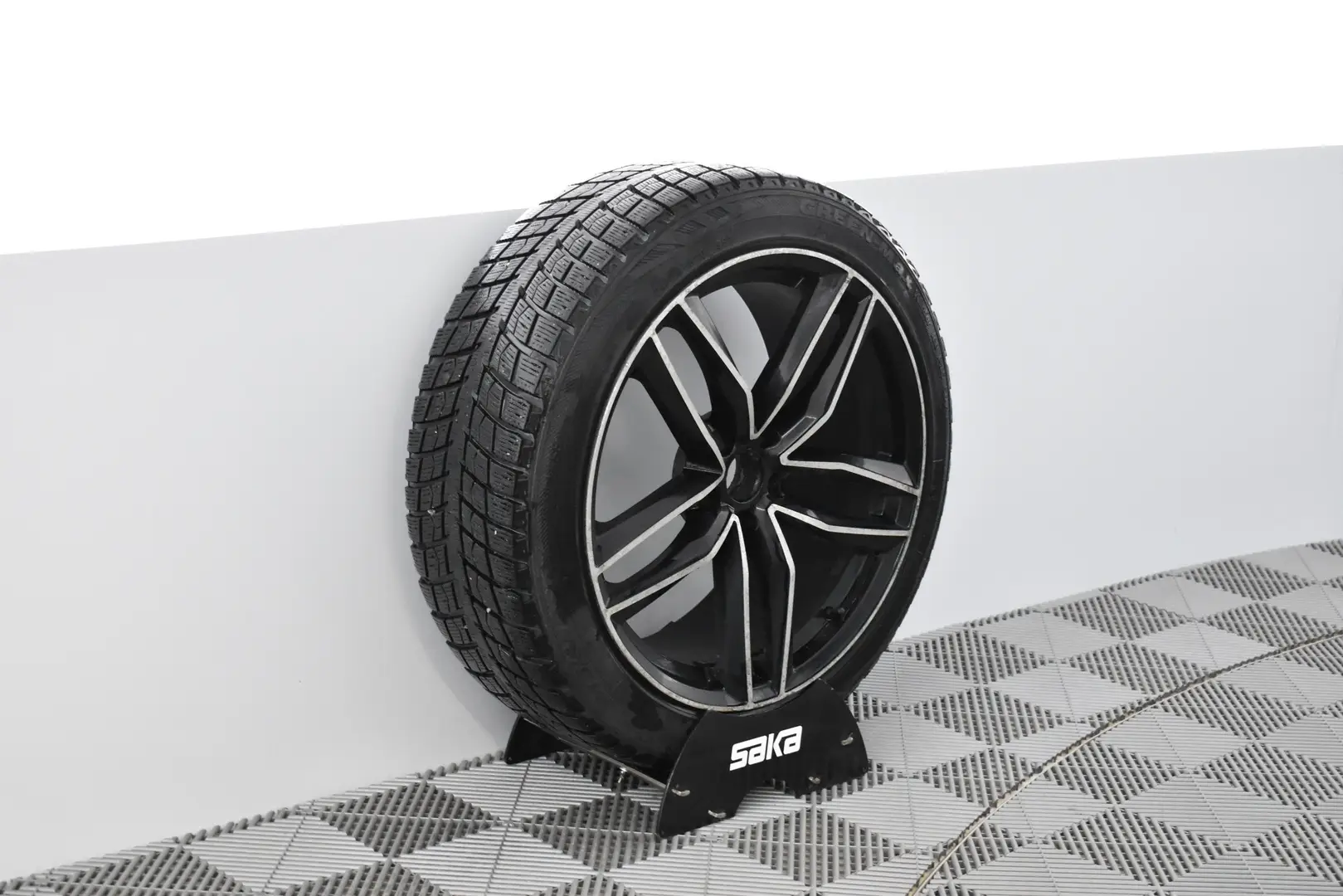 Car Image - s3t8kQRC9e63L09X03sxk