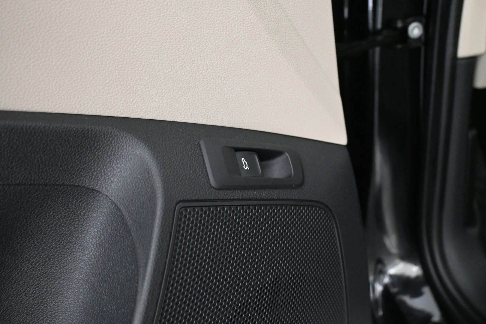 Car Image - 6mg8hPPqB5BCmJrFR42TpT