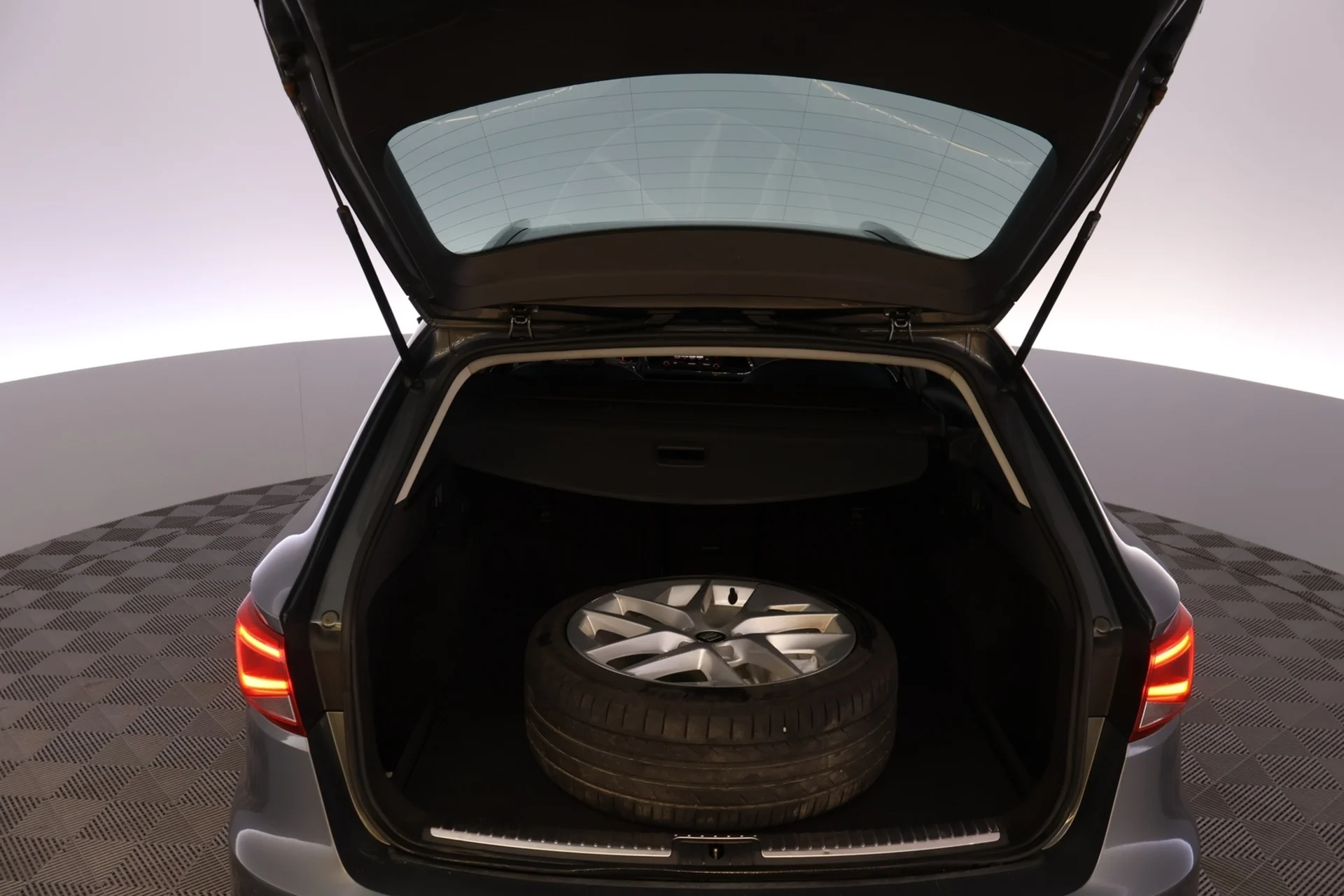 Car Image - 3QXMvNztwPxrMyxtFk8gdB