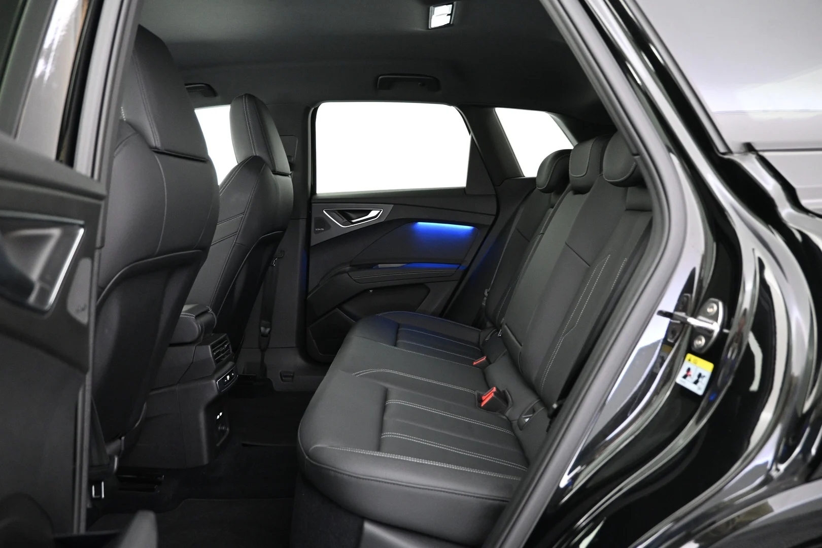 Car Image - 5sMY6gIA99jBMpsN8vJVq7