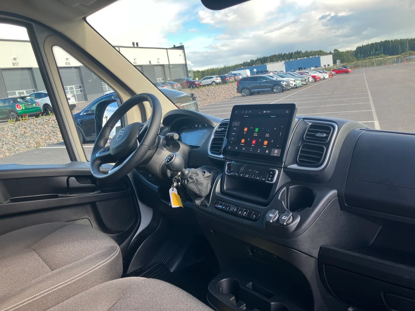 Car Image - 2jHQpaCez6eJpohoJGLy2t