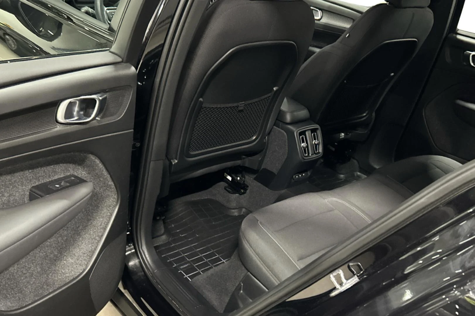 Car Image - 2sI1FRSZGUevcpScCOESdR