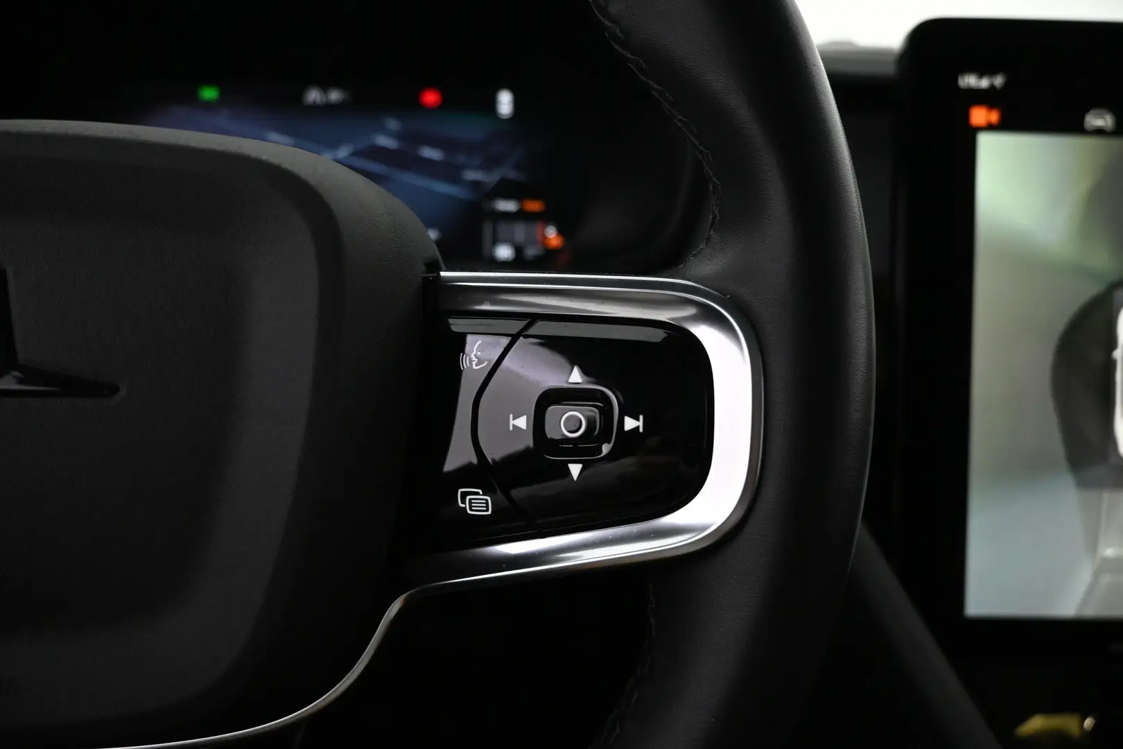 Car Image - 5oXcOeZqFJtm5gCFE43gOi