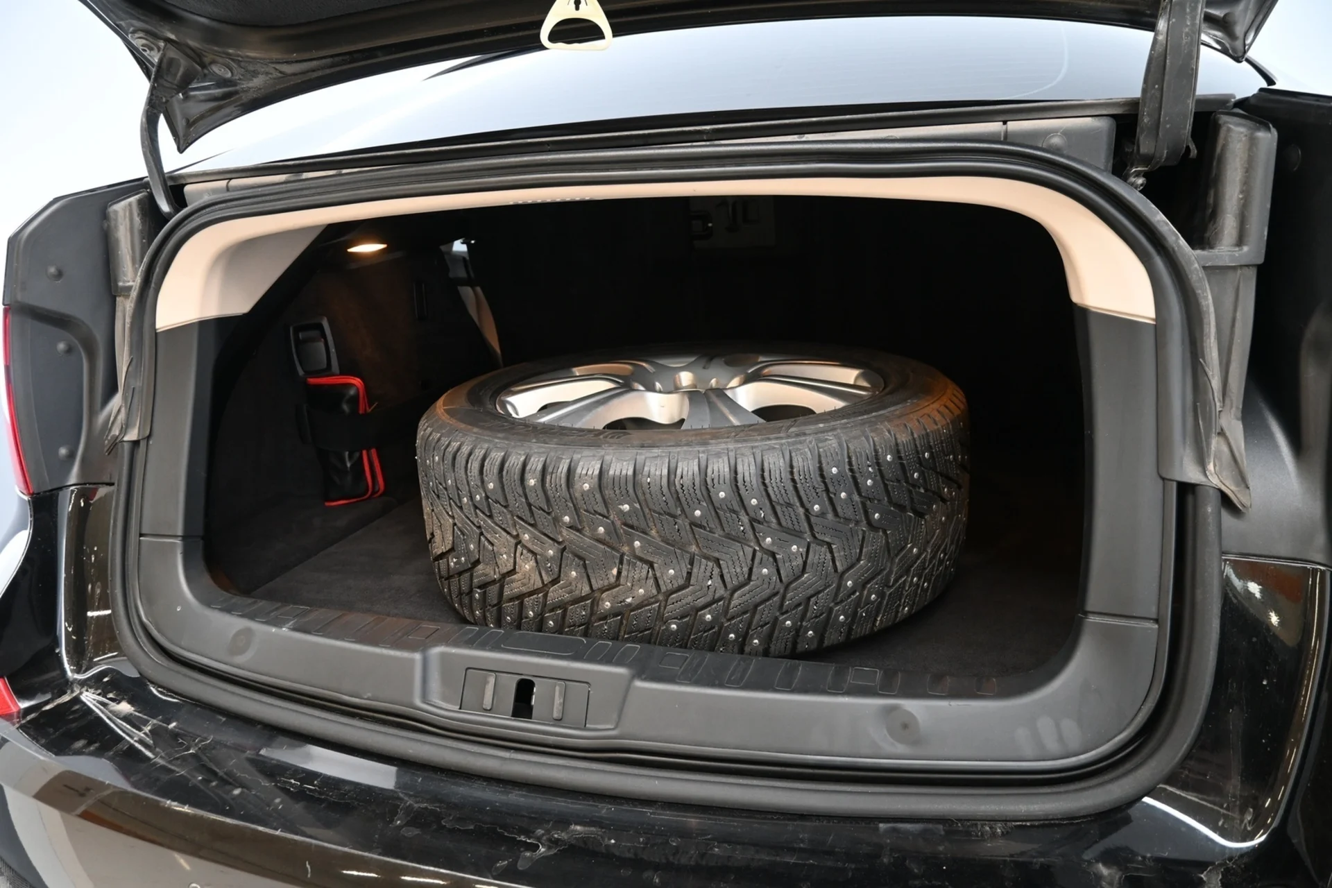 Car Image - 6Qf41vIDg2UtCgpN4zBA1L