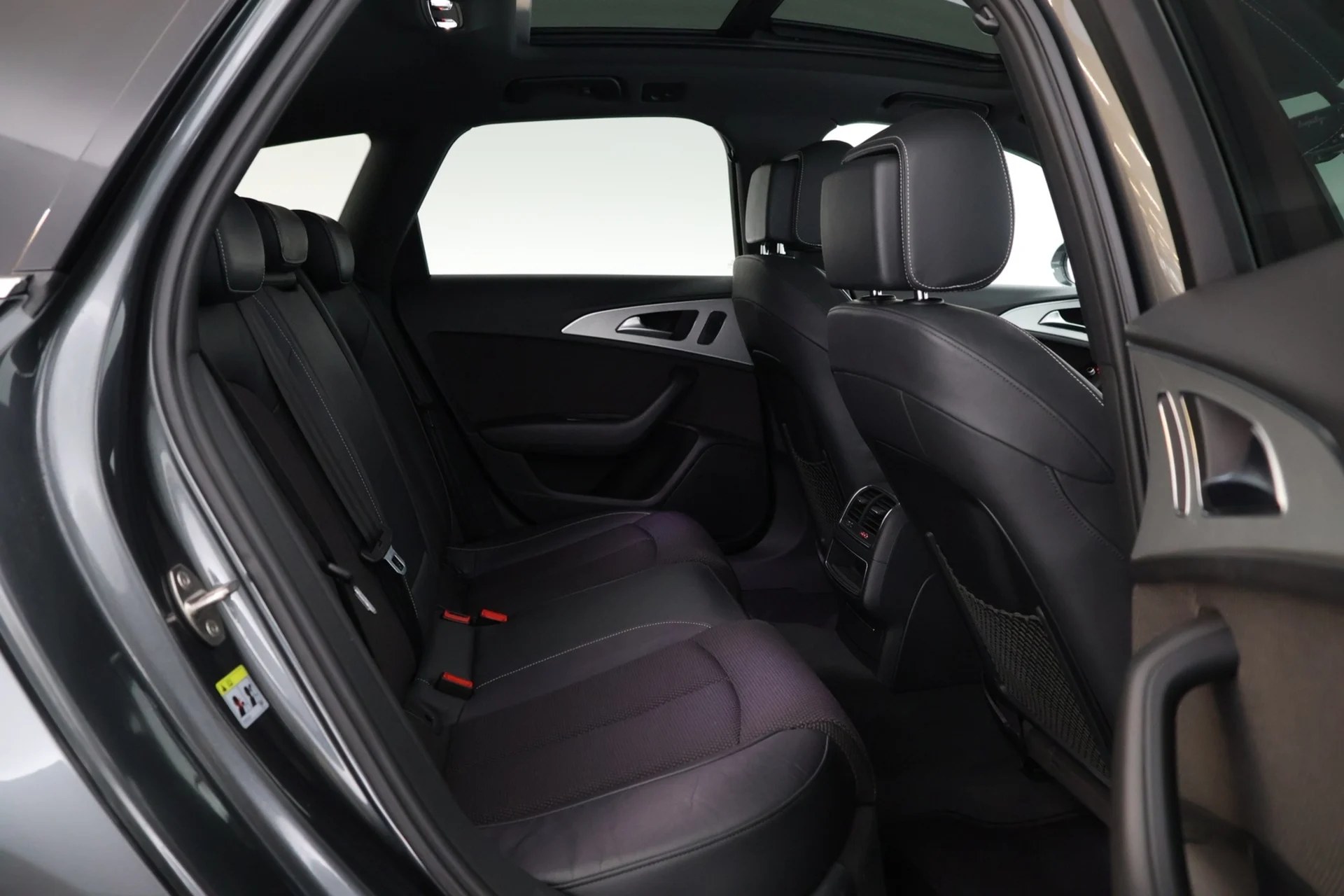 Car Image - 4g5RvvS0yArUidwMJcTJP6