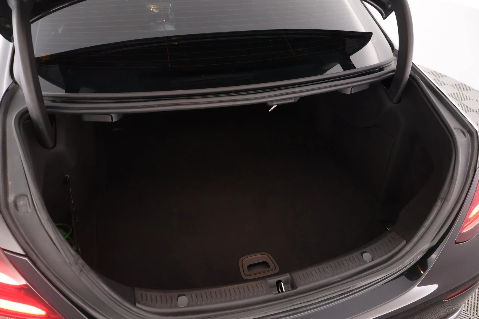 Car Image - 929ekBxqFLzH3sSUgLc3V