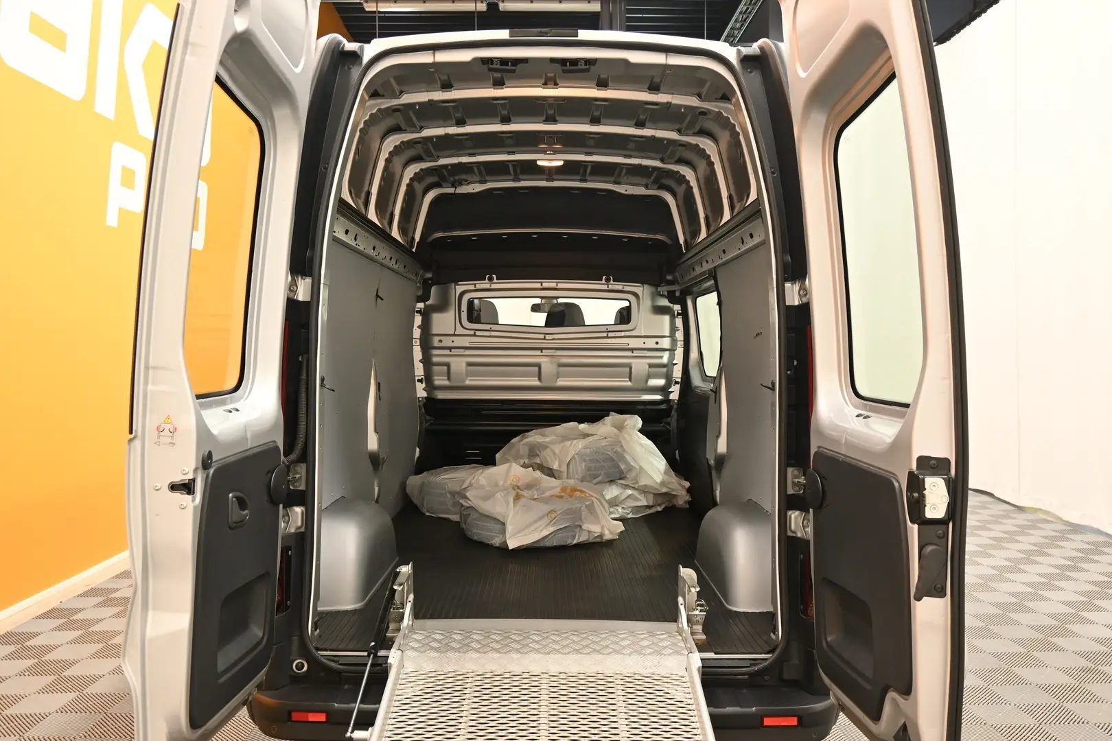 Car Image - hvM0YvGNOHx8gDRN7X5oR