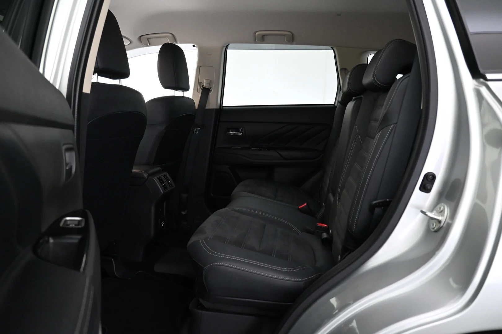 Car Image - 32l5TKtUWh41XH29RH9ukW