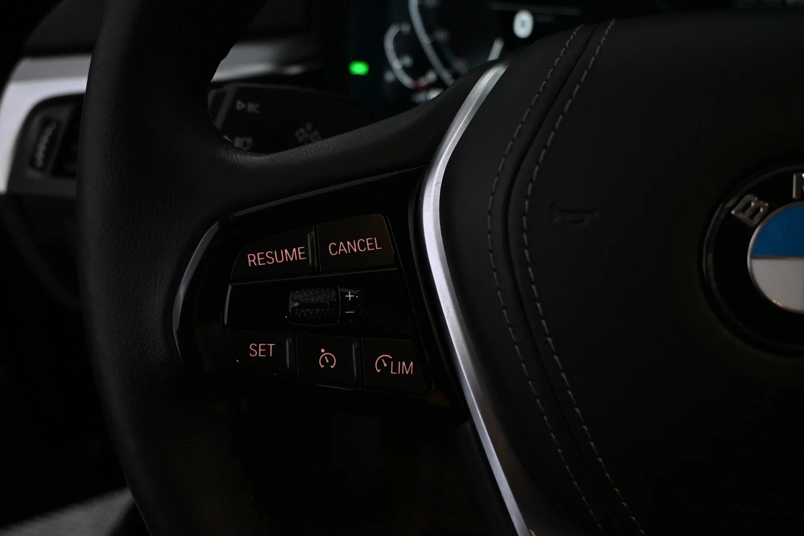 Car Image - 2ONFKELwiIUMgggypQ64UM