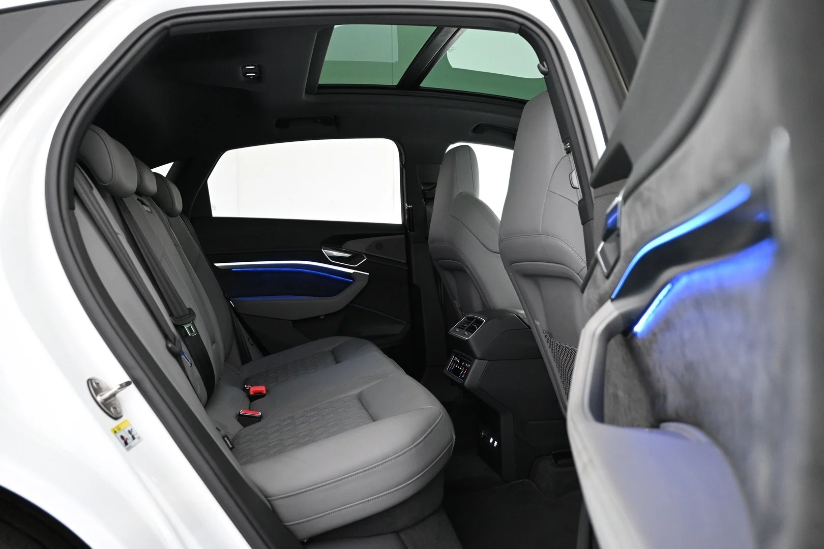 Car Image - 4WEa73o705mLc9LnTsbUB5