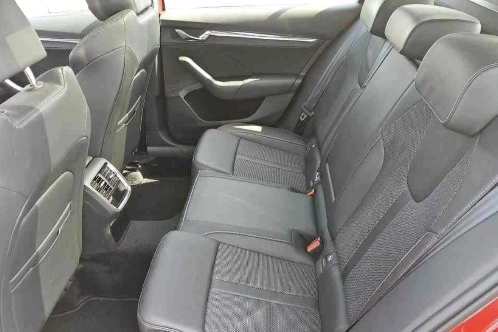 Car Image - w0tvPei1MjqSjz2OxeGKd