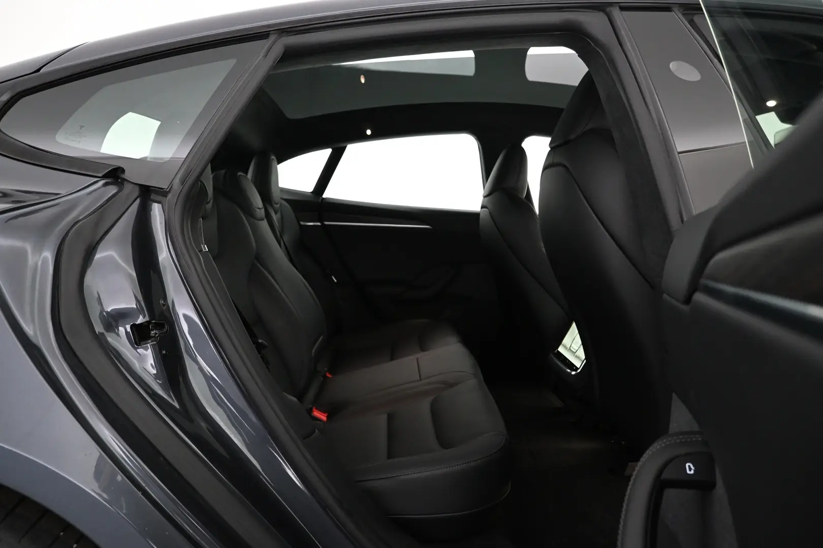 Car Image - 7kbRt0kGRE7isqF990QnTN