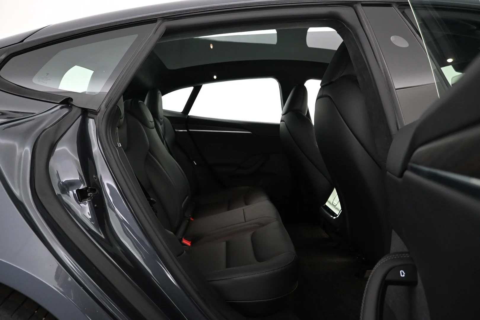 Car Image - 7kbRt0kGRE7isqF990QnTN