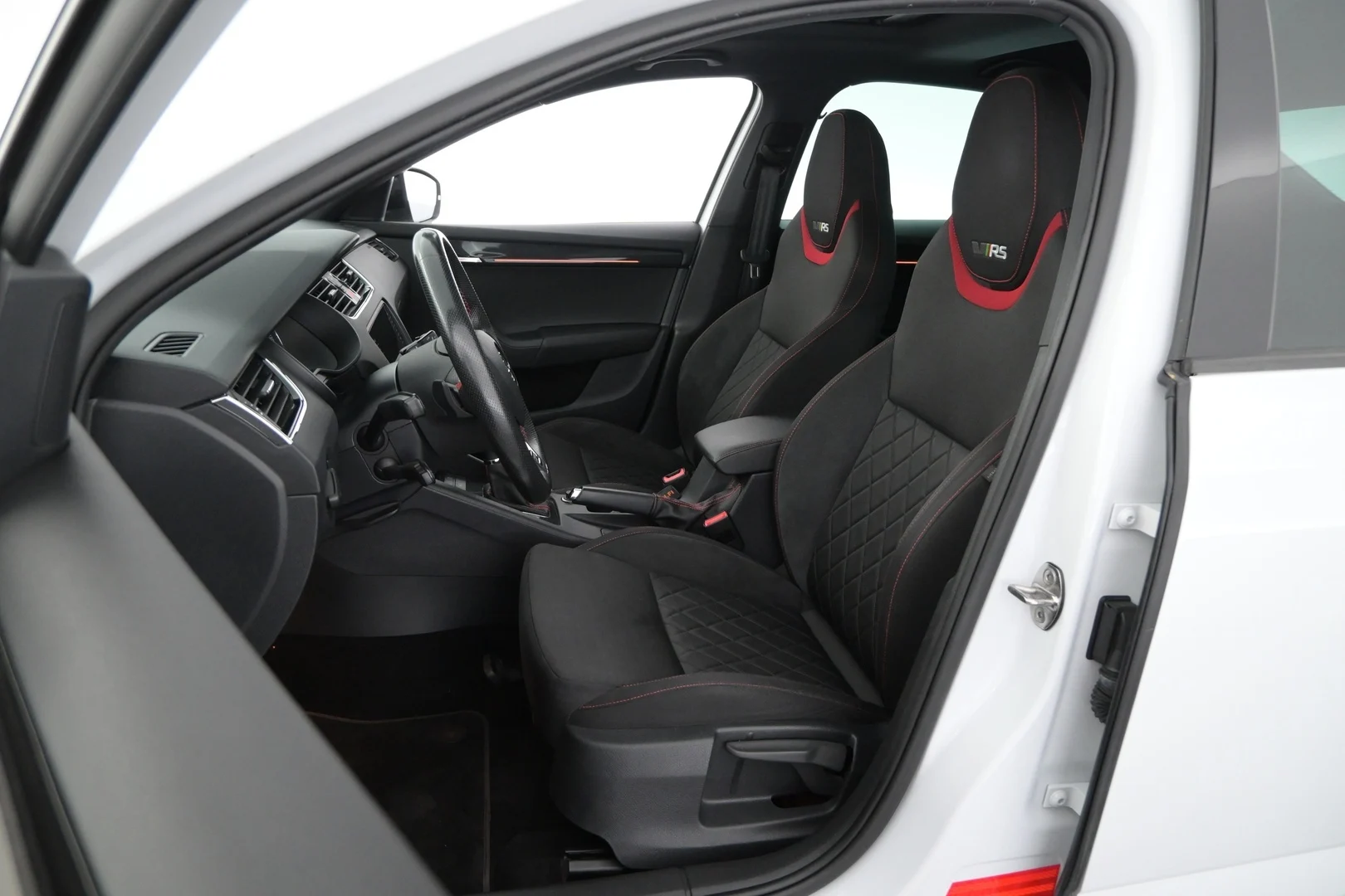 Car Image - 2i2iHQddnF7tcB31cFzRr3