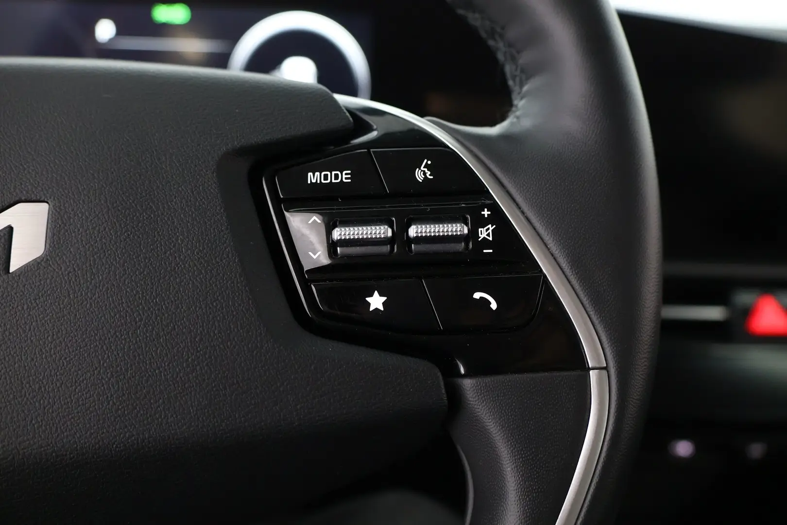 Car Image - 2QgLjPWQxruaf6wF6aLM5o