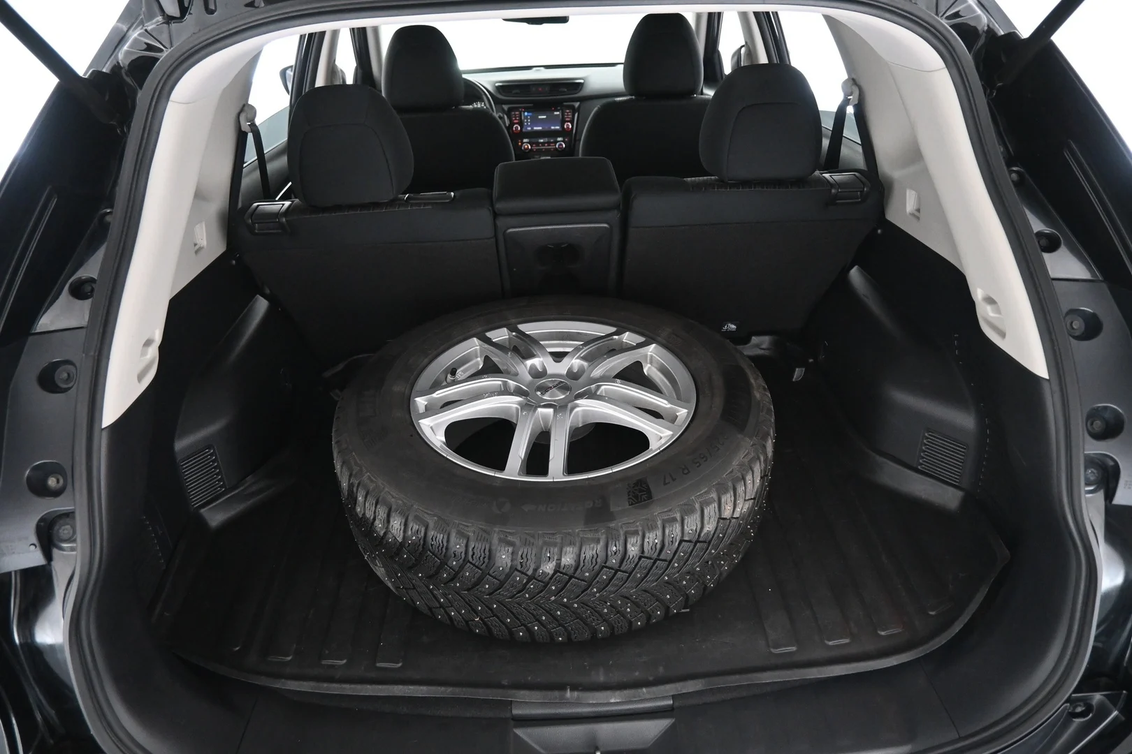 Car Image - 4ugm8hRR7drPZX9OcJM8pD