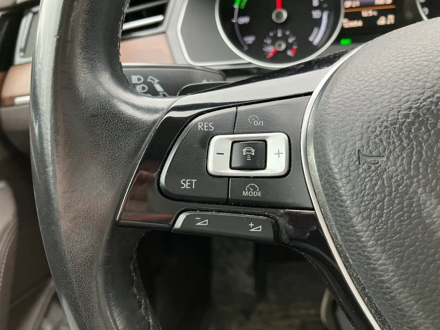 Car Image - 6UymqhRLZN33jf3ADelP8n