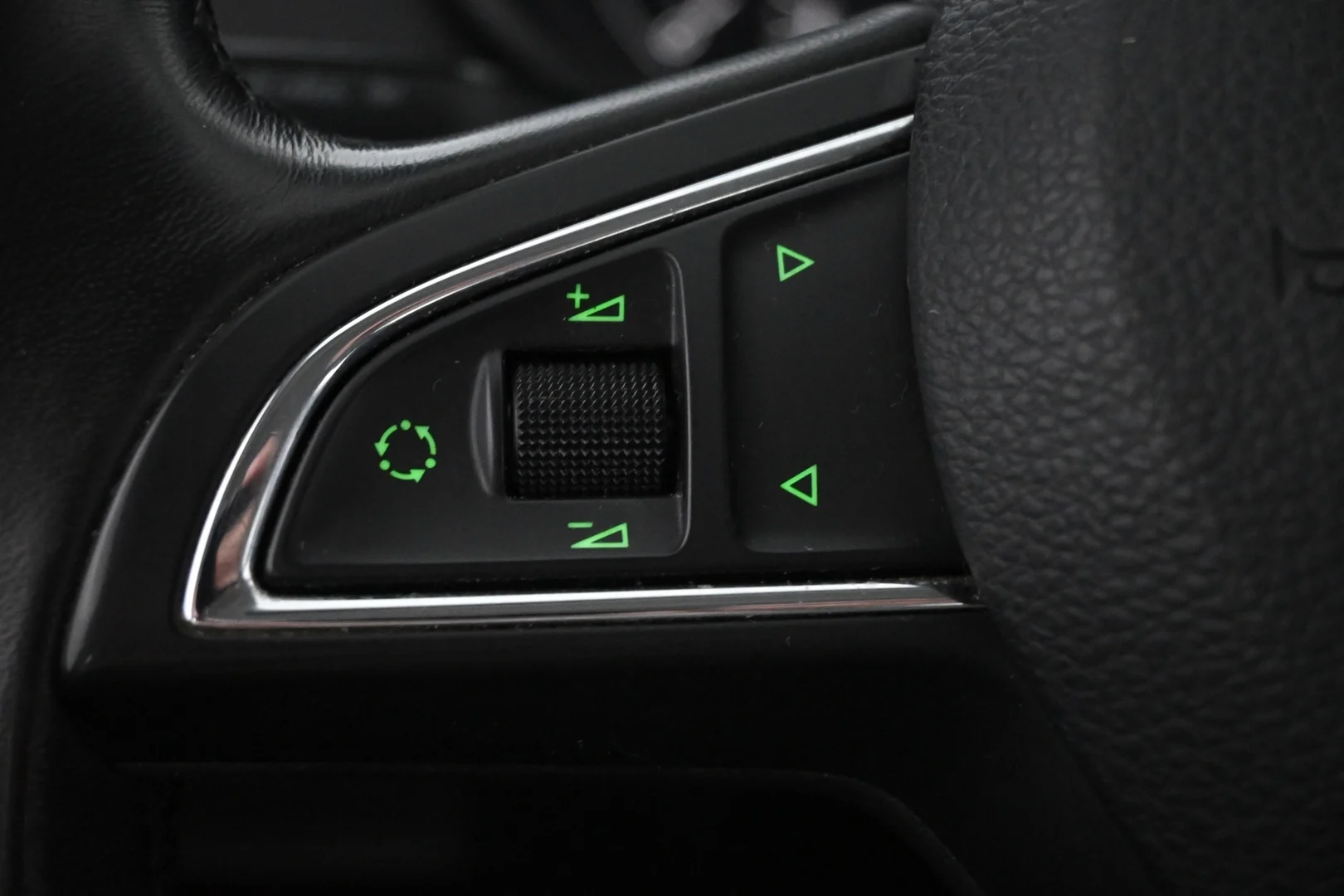 Car Image - UpwIIxLX0zZ3xnAeYUKkP