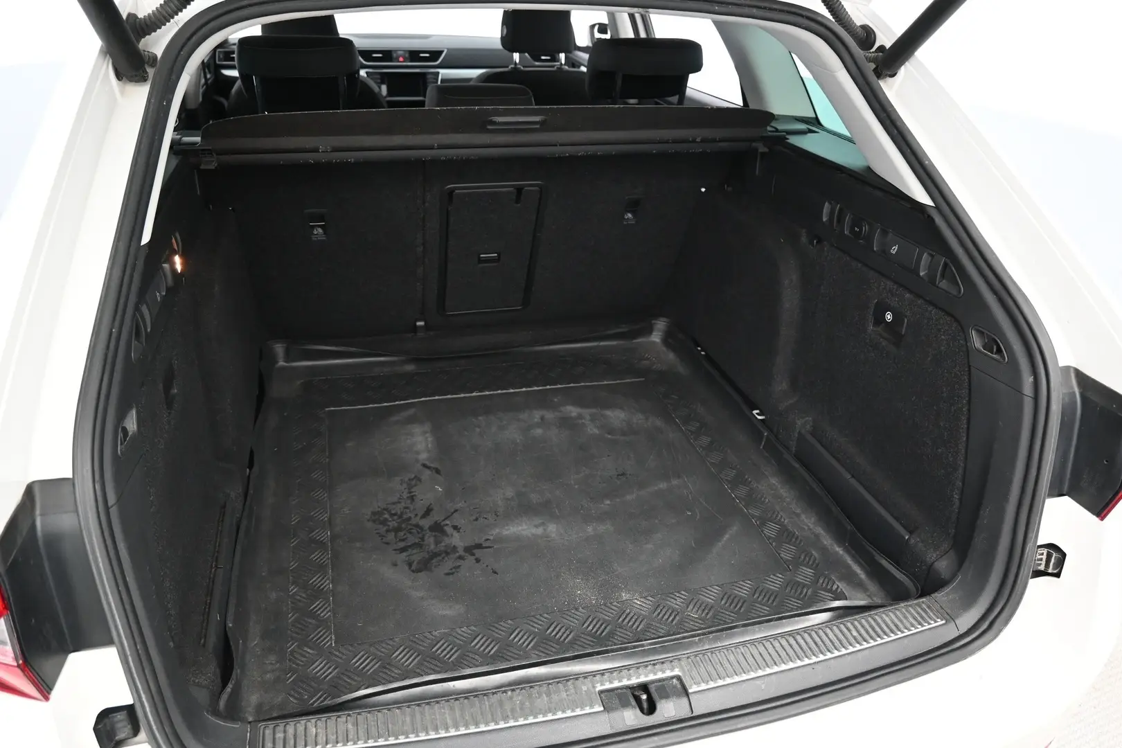 Car Image - 4MmlAYZ3hQvkSh8w4JYmfI