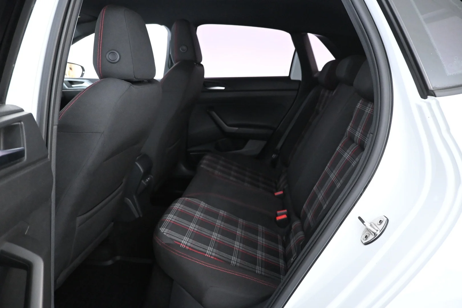 Car Image - 5D5q2WmWw8I2HxDoPS5c5d