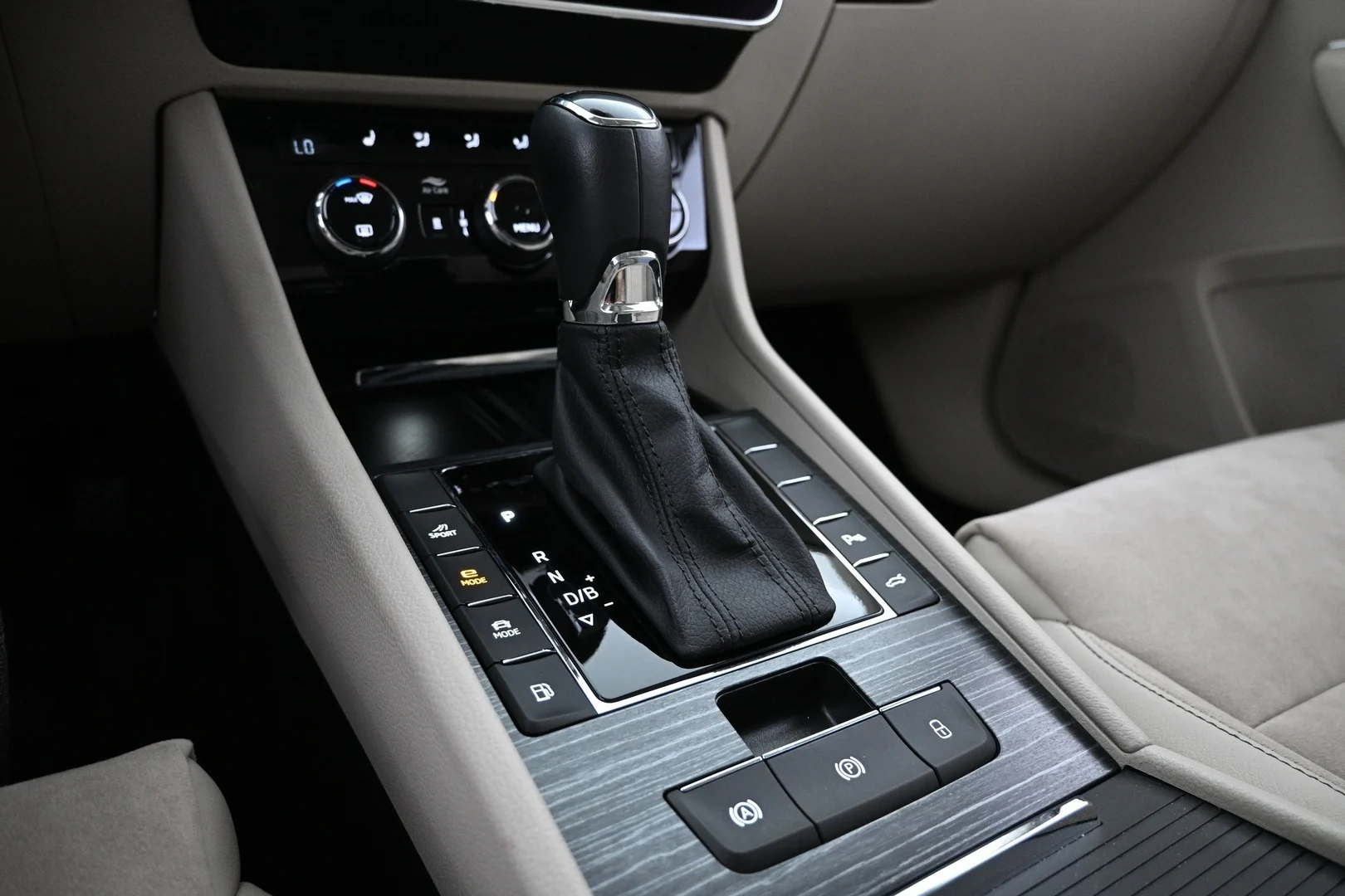Car Image - 6akuVaDCLxw1065xDrd3tx