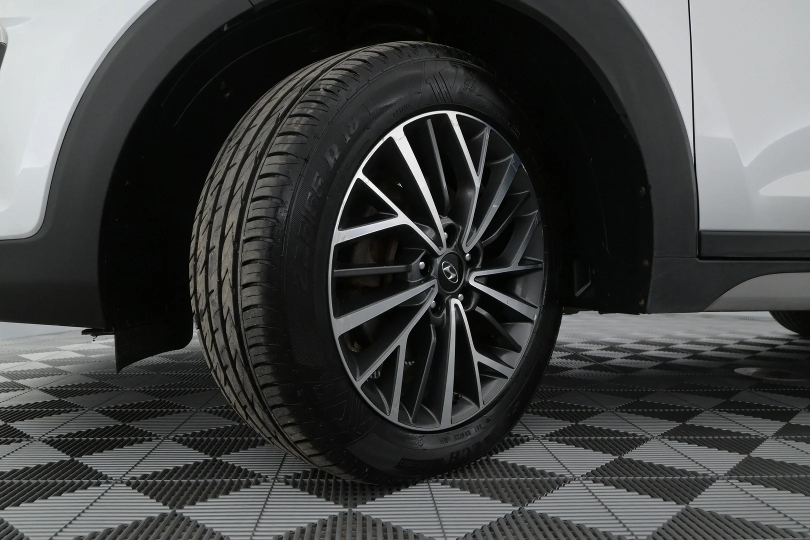 Car Image - 3Inc1SUn4HdjwnfqCbcEpT