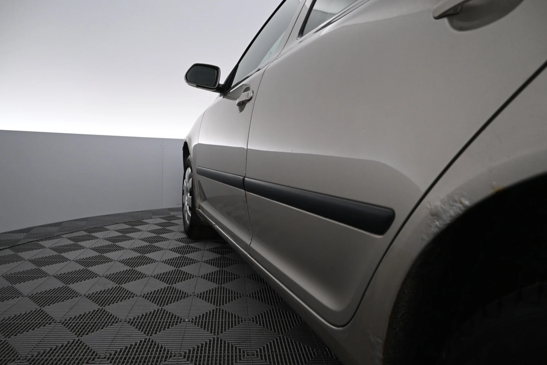 Car Image - 2UQ77m6uu0Oty9Taci46ns