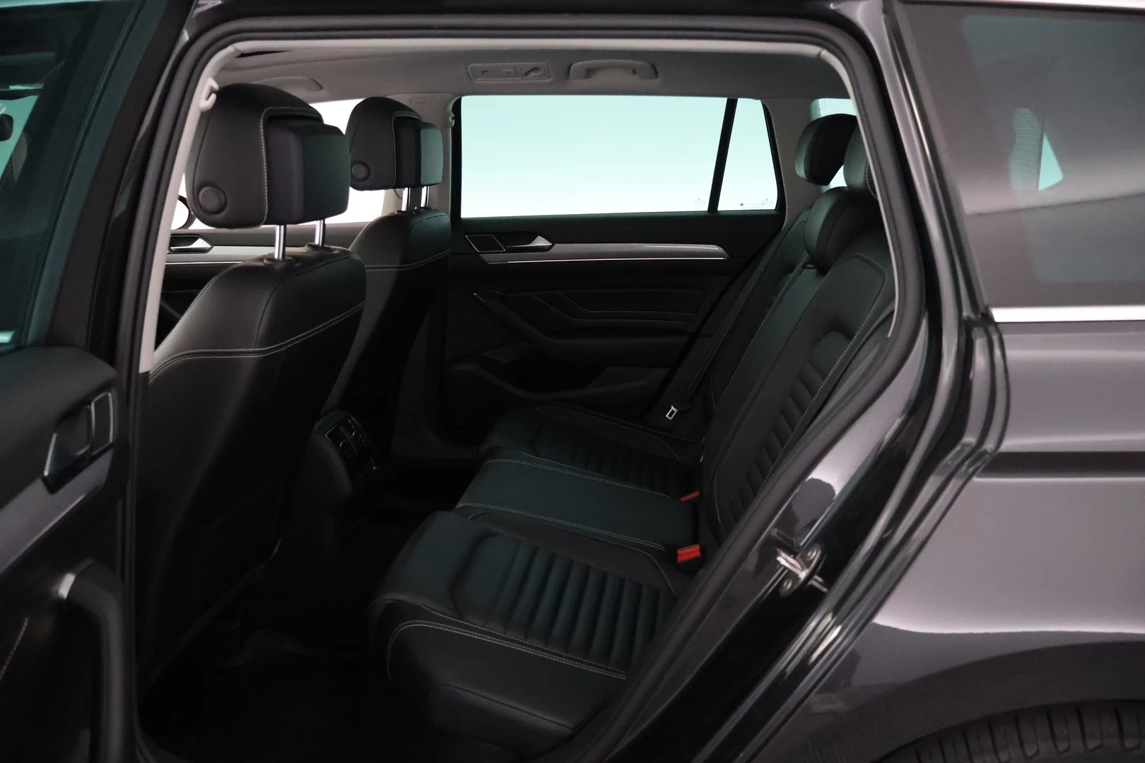 Car Image - W8VJwihnkg52nay5dYEd9