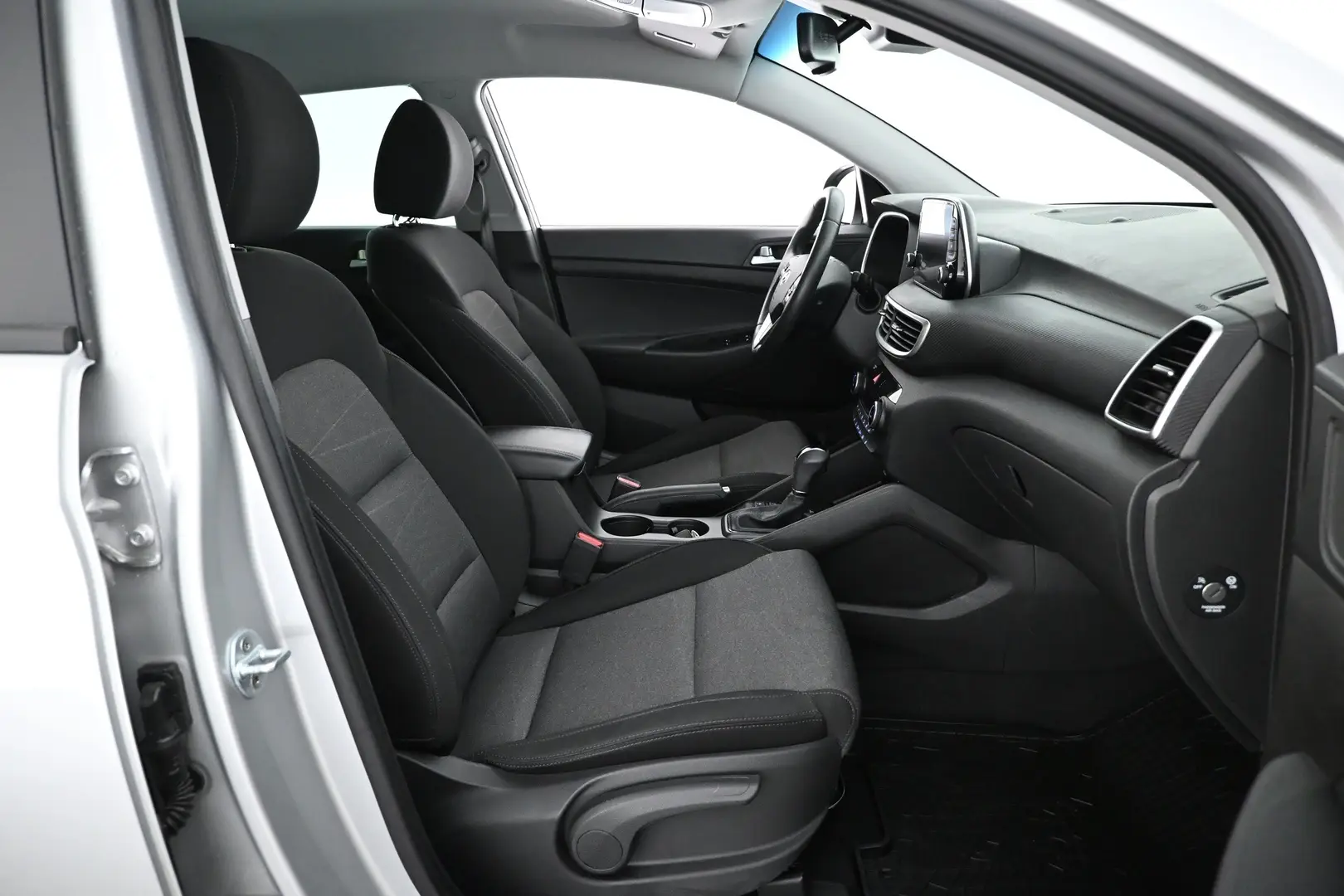 Car Image - 6CRFix35jrlwSxal4TvkbY