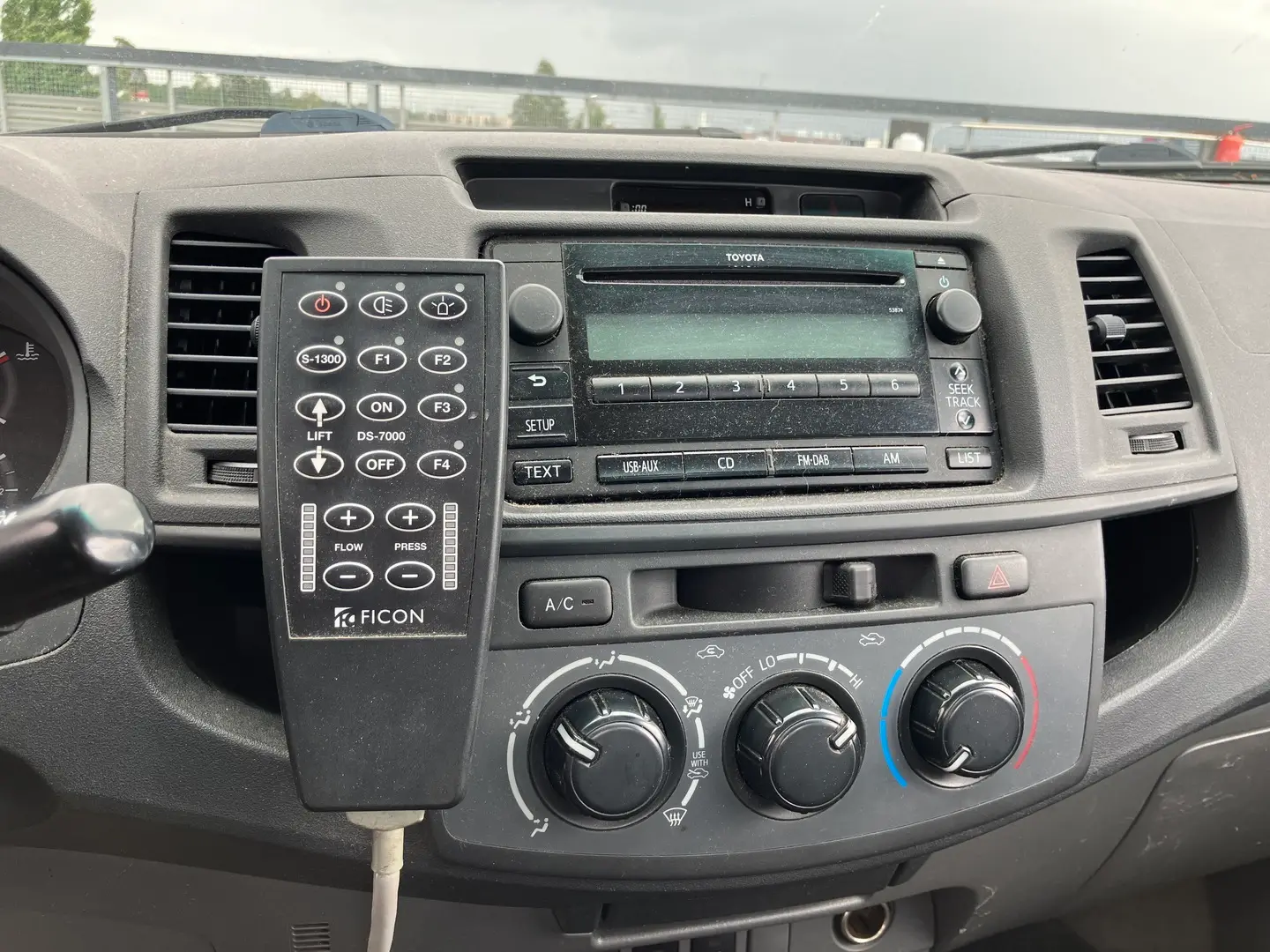 Car Image - YXni2YROSx5HyY75lcLy1