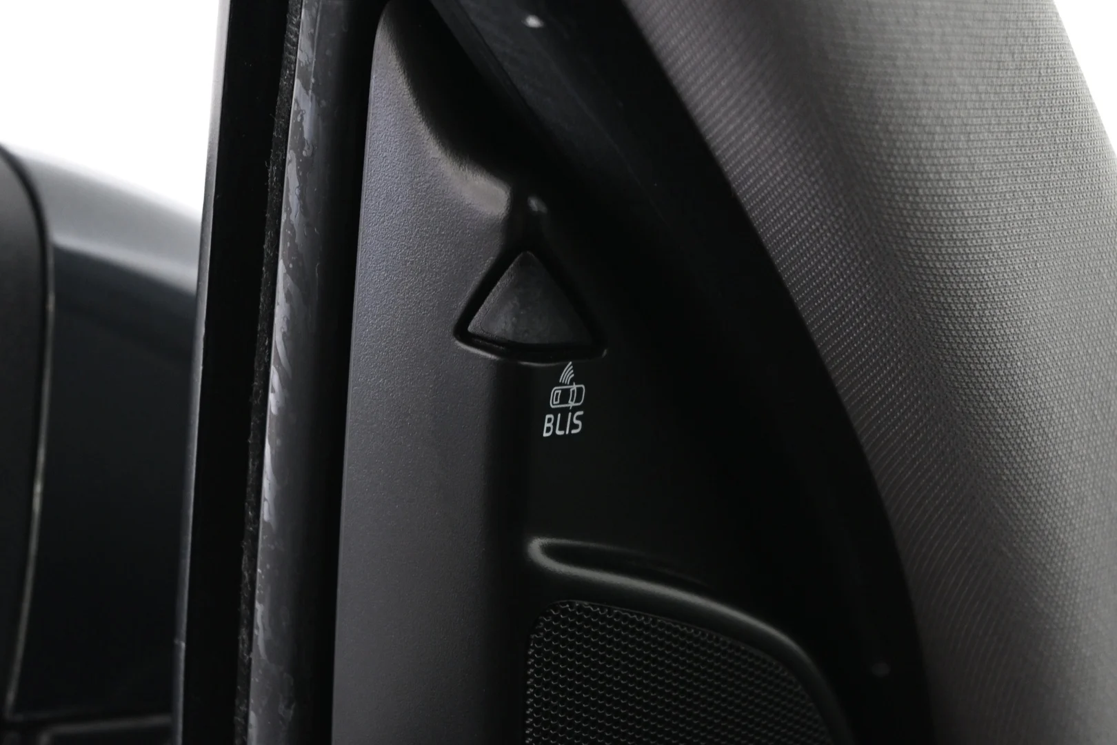 Car Image - 2o9IbDChBWkuKmL8wBhniU