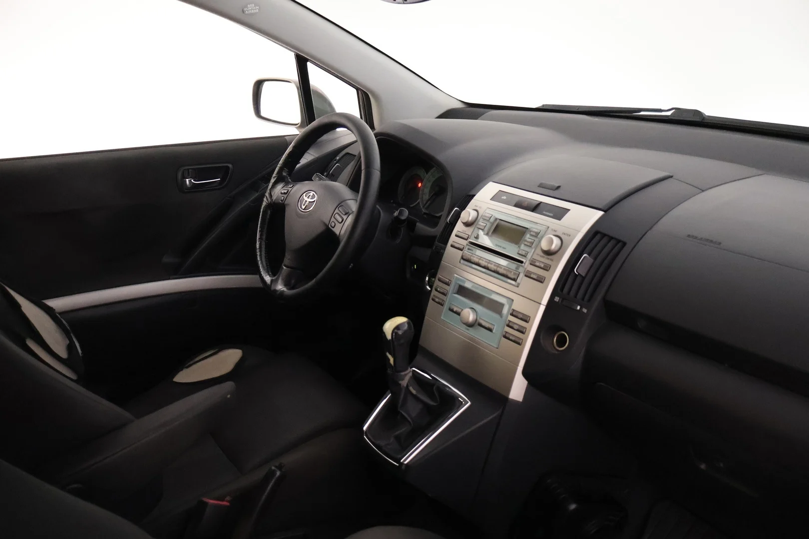Car Image - vOLQx8dlW663xHnM8img7