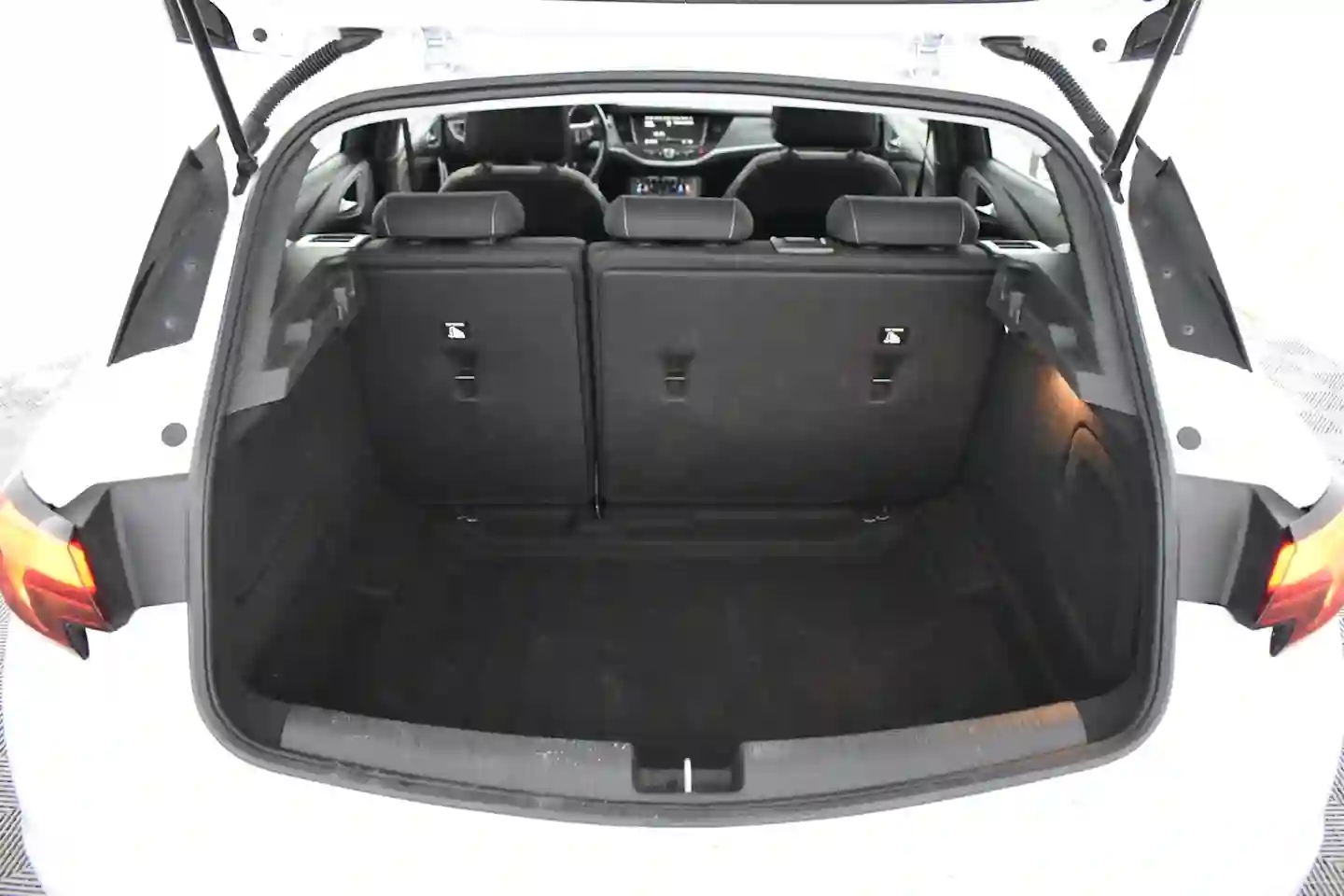 Car Image - 2iBoS3gdzqIZZ0Th9jrN1o