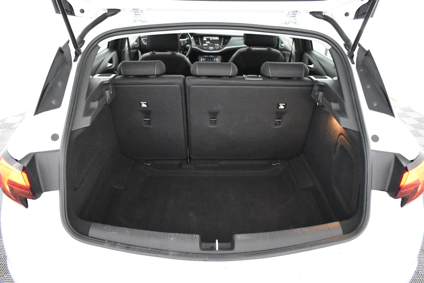 Car Image - 2iBoS3gdzqIZZ0Th9jrN1o