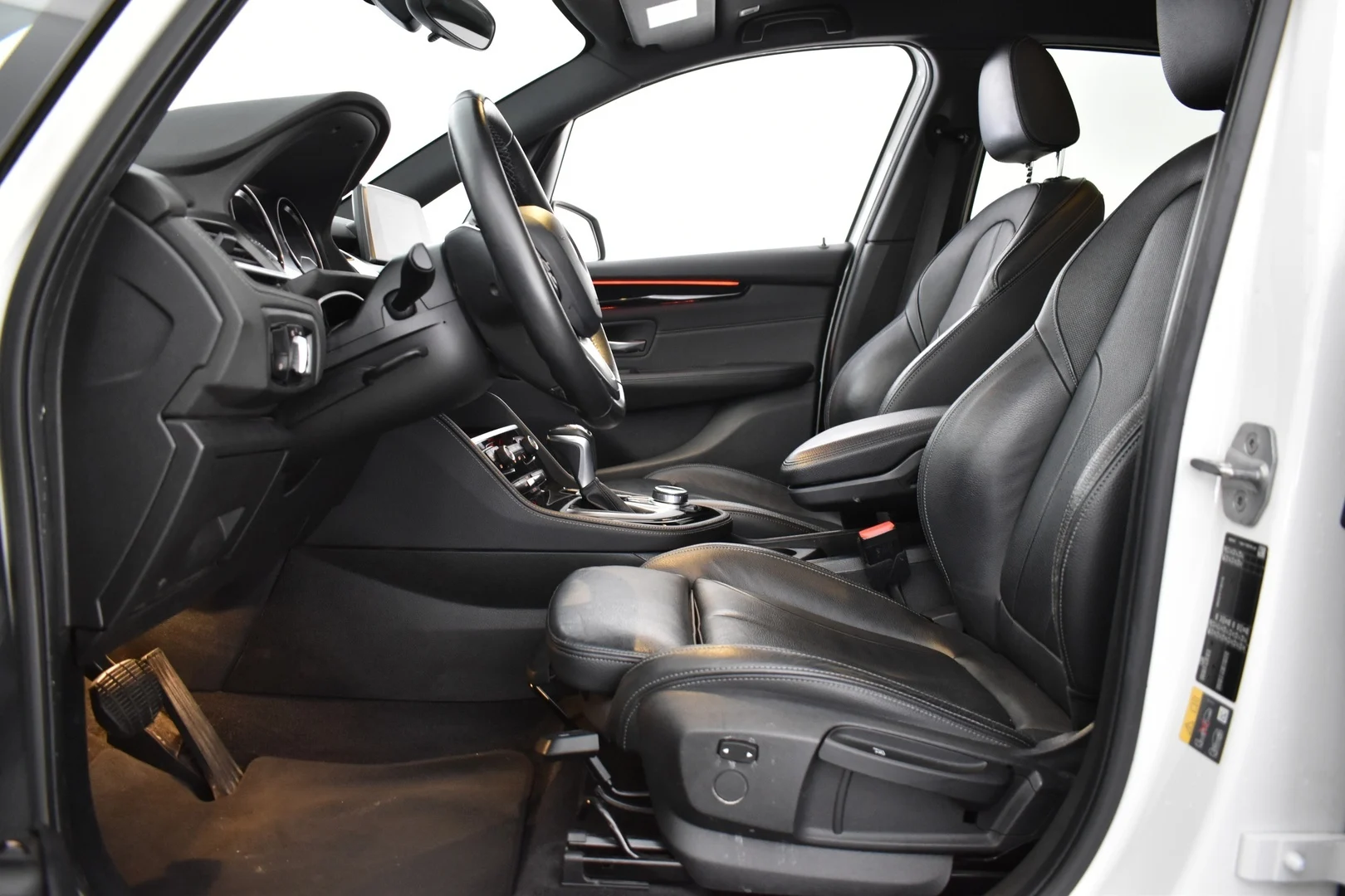 Car Image - 5P7VlIGcDAIPindE2jliFz