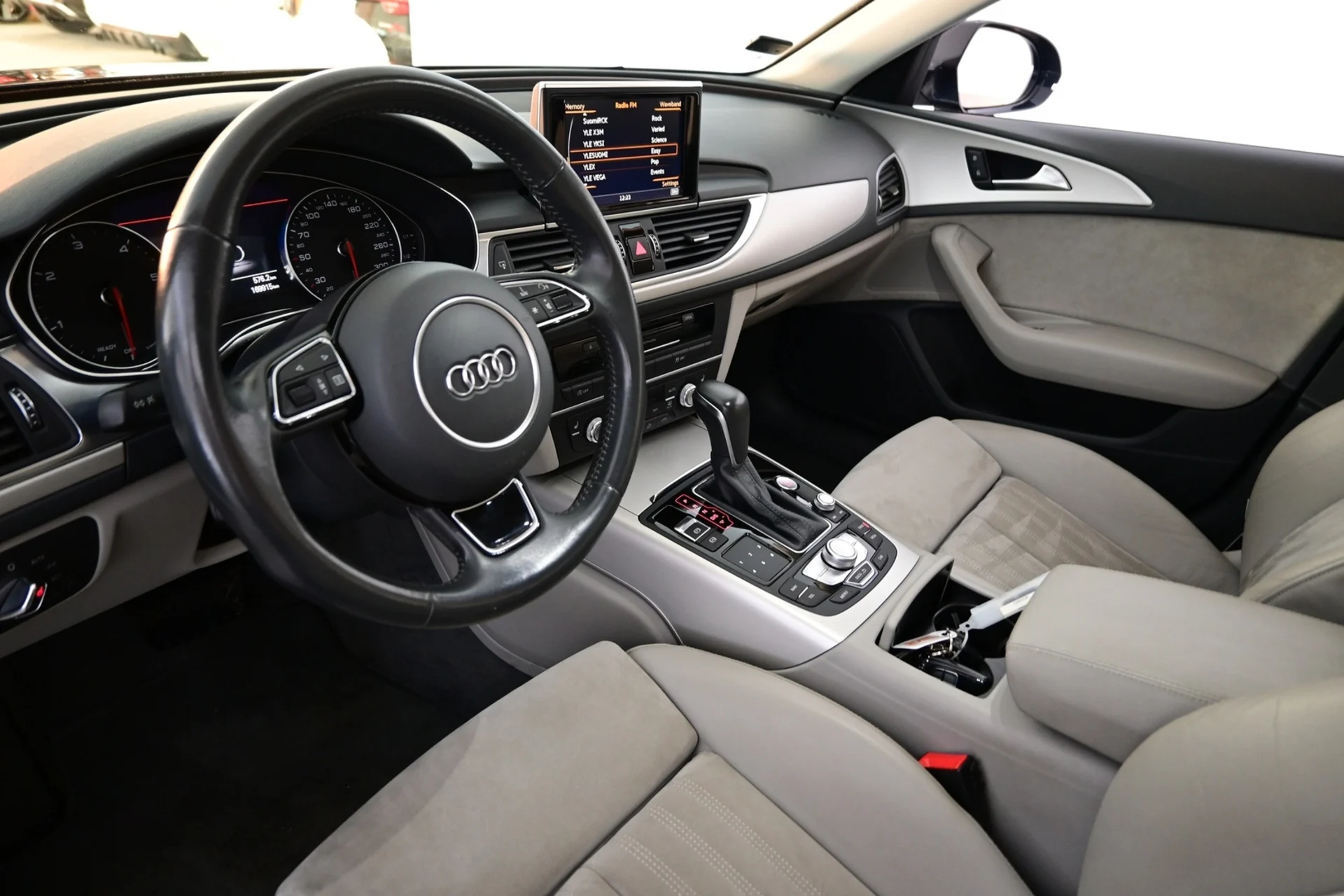 Car Image - MMvWnNa0pJZrQ0be1Kgzs