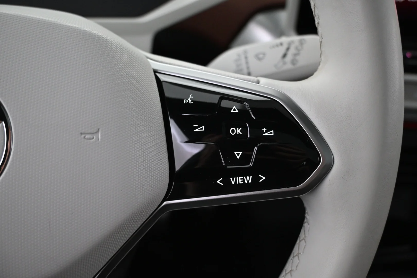 Car Image - 5uLR8jSkS6mBsvYAJvAEuM