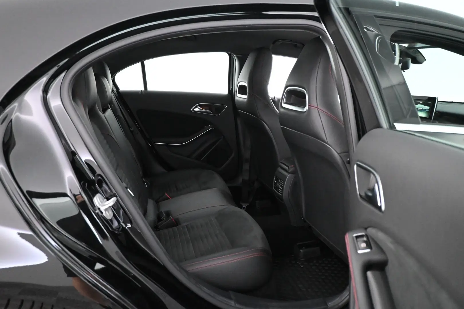 Car Image - 76az3h12EEdLlUJcjmnWOs
