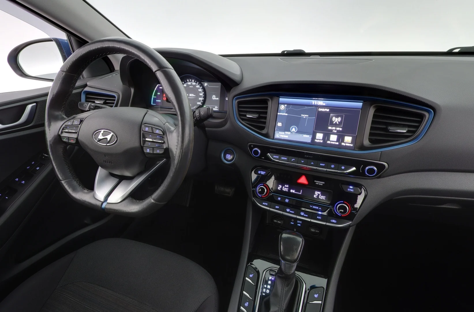 Car Image - 3oYv69DXwxe9jMR7ymCUPN