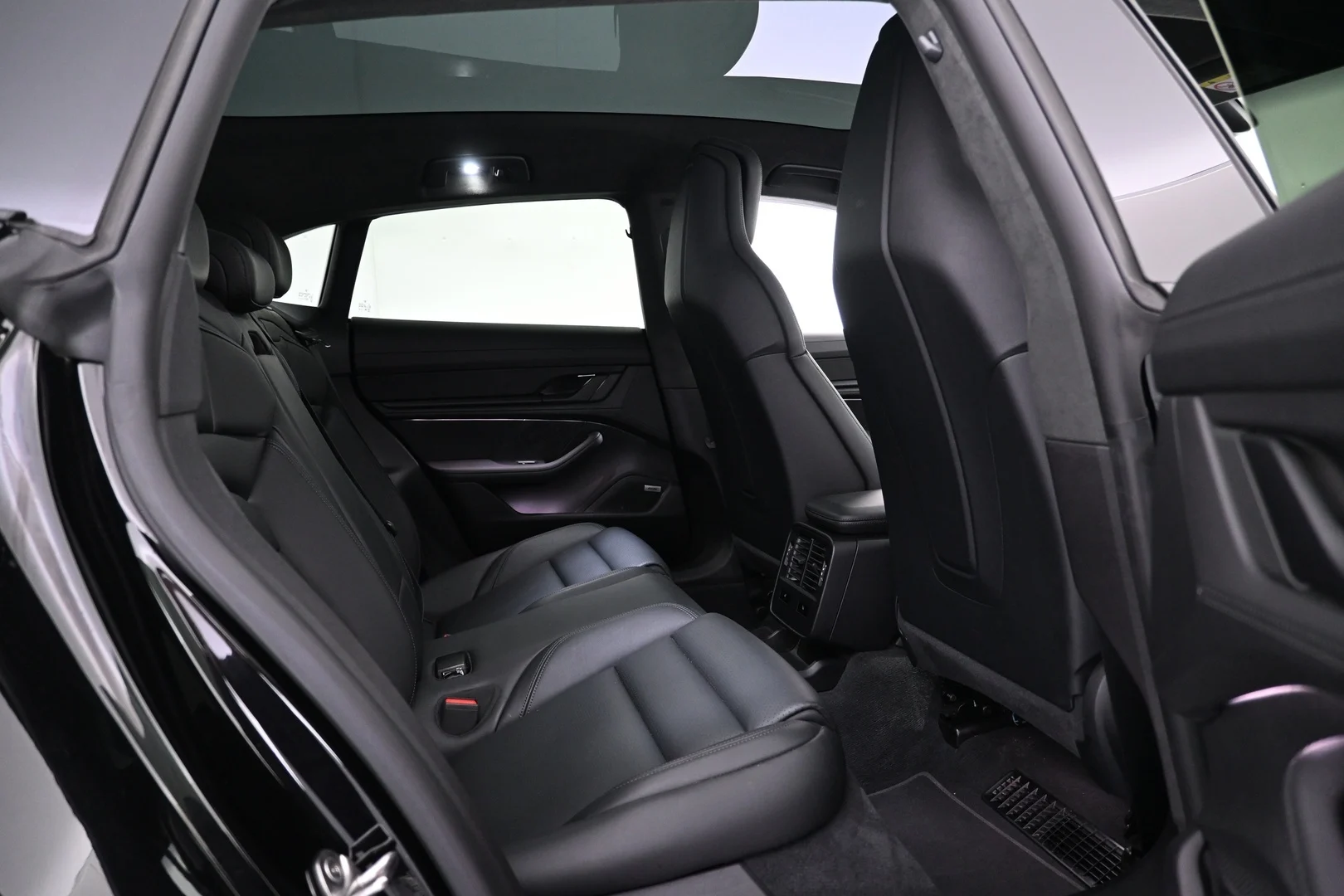 Car Image - 3EQv1fPO1BkHX18QO7Goam