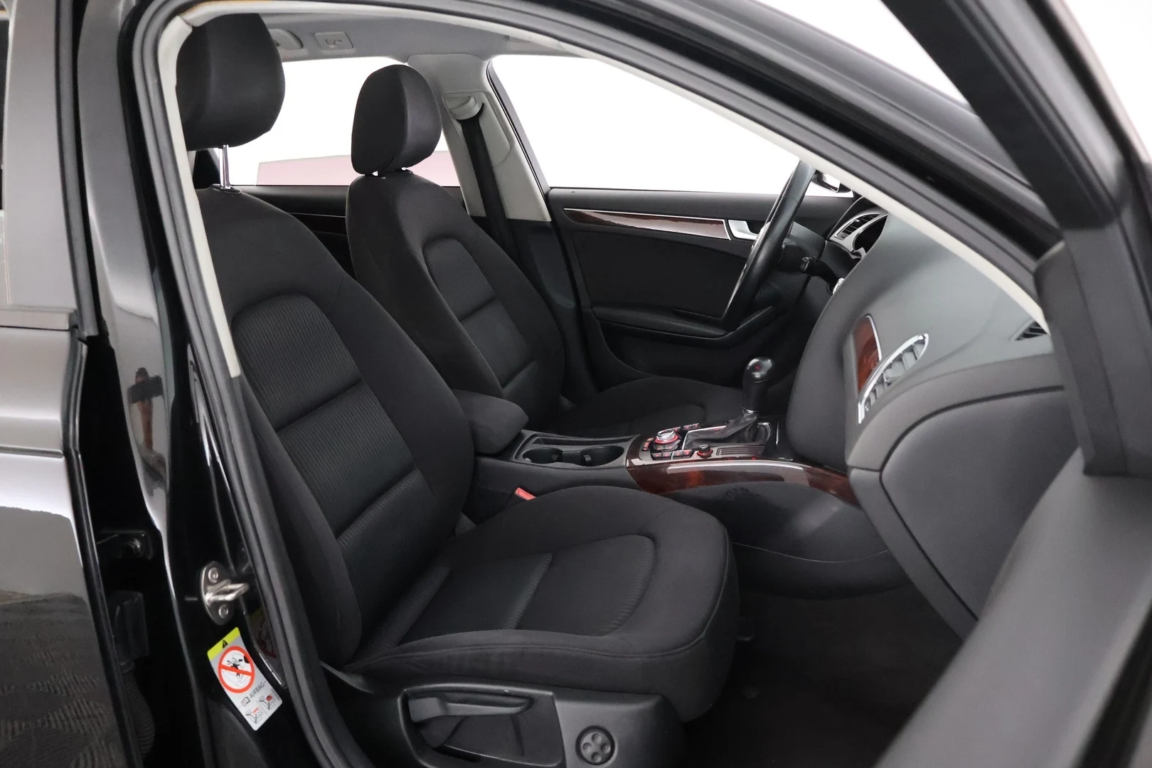 Car Image - 4SvhZ1CYlYTE49sXUQfoF