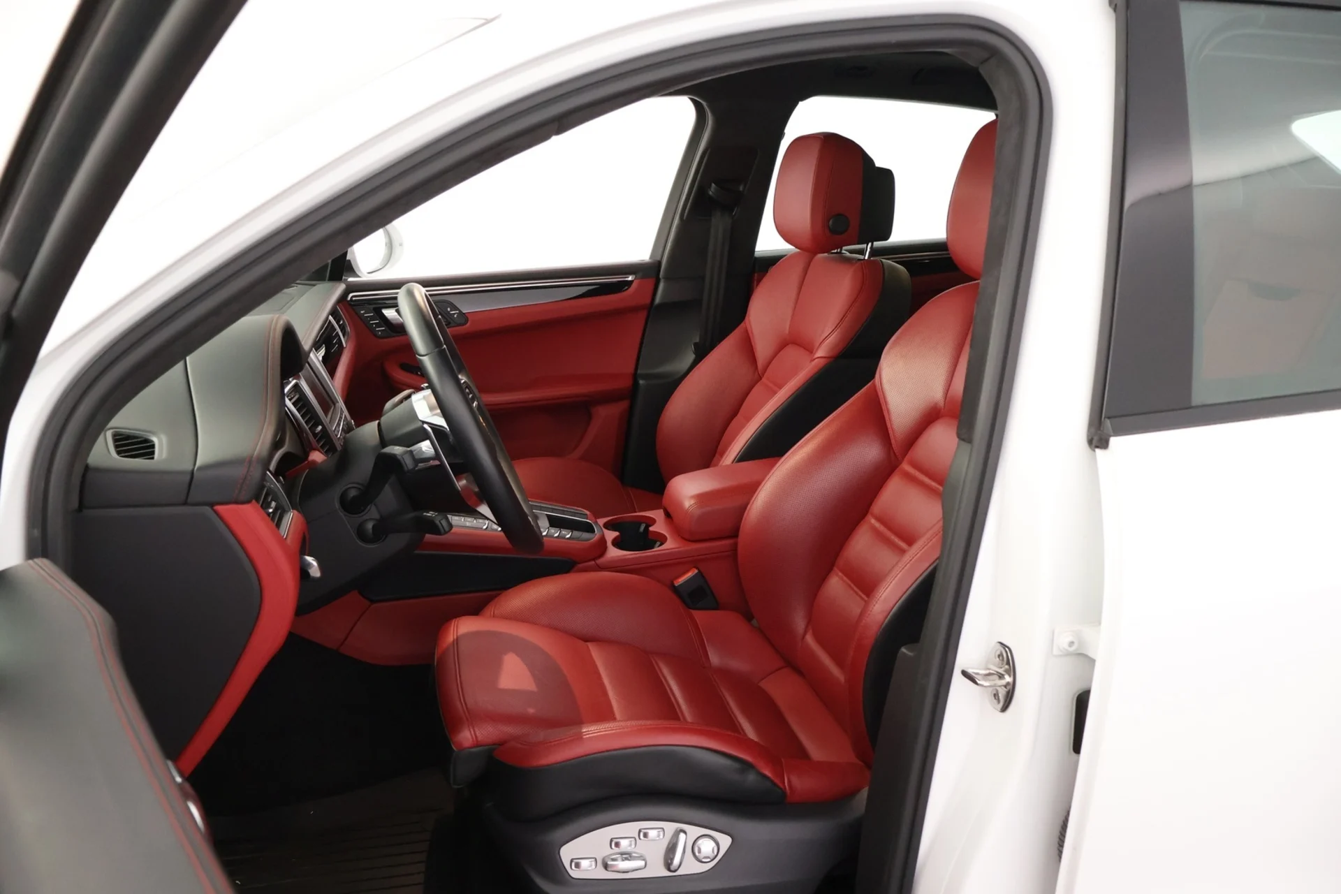 Car Image - 5amvhMTdIWAXPbyhe9Uoik