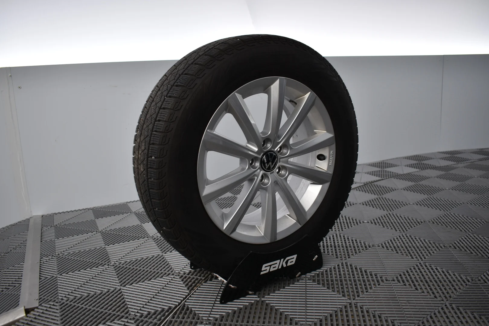 Car Image - 7wnYBNxSlCVZocsAQA8XK7