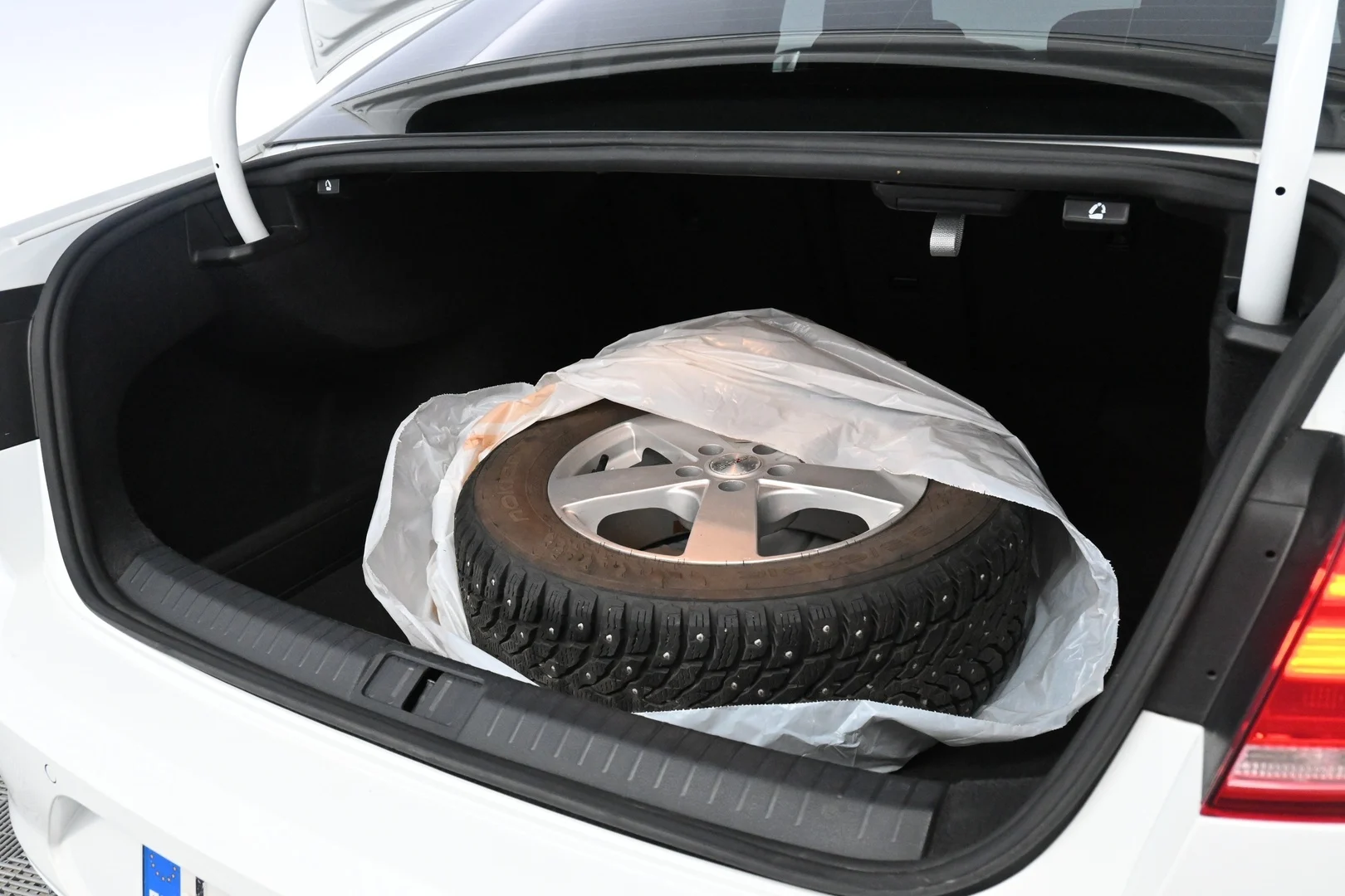 Car Image - 1WRe81Snju16JBDx9x4H1F