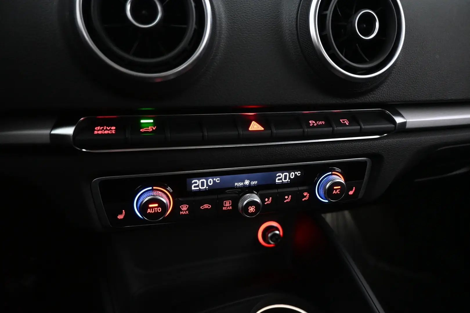 Car Image - 64L6SW3EqkNq2VerSv4jRm