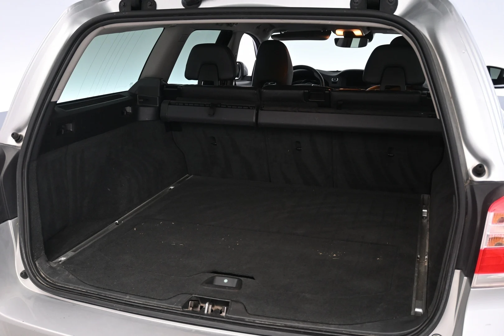 Car Image - LXFimpg26jtVZYLR9XgpQ